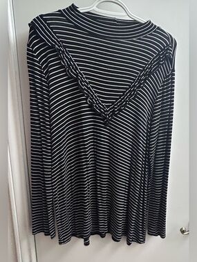 Hailey & Company Black & White Striped Long Sleeve Top Large. Ruffled Bib Collar